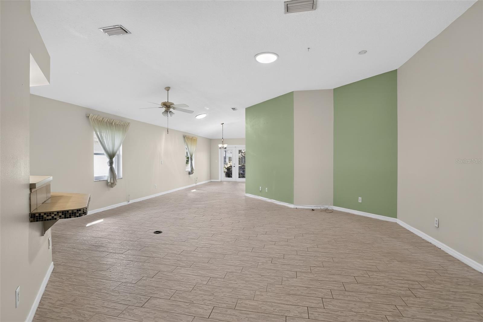 Listing photo 3 for 5500 Laver St