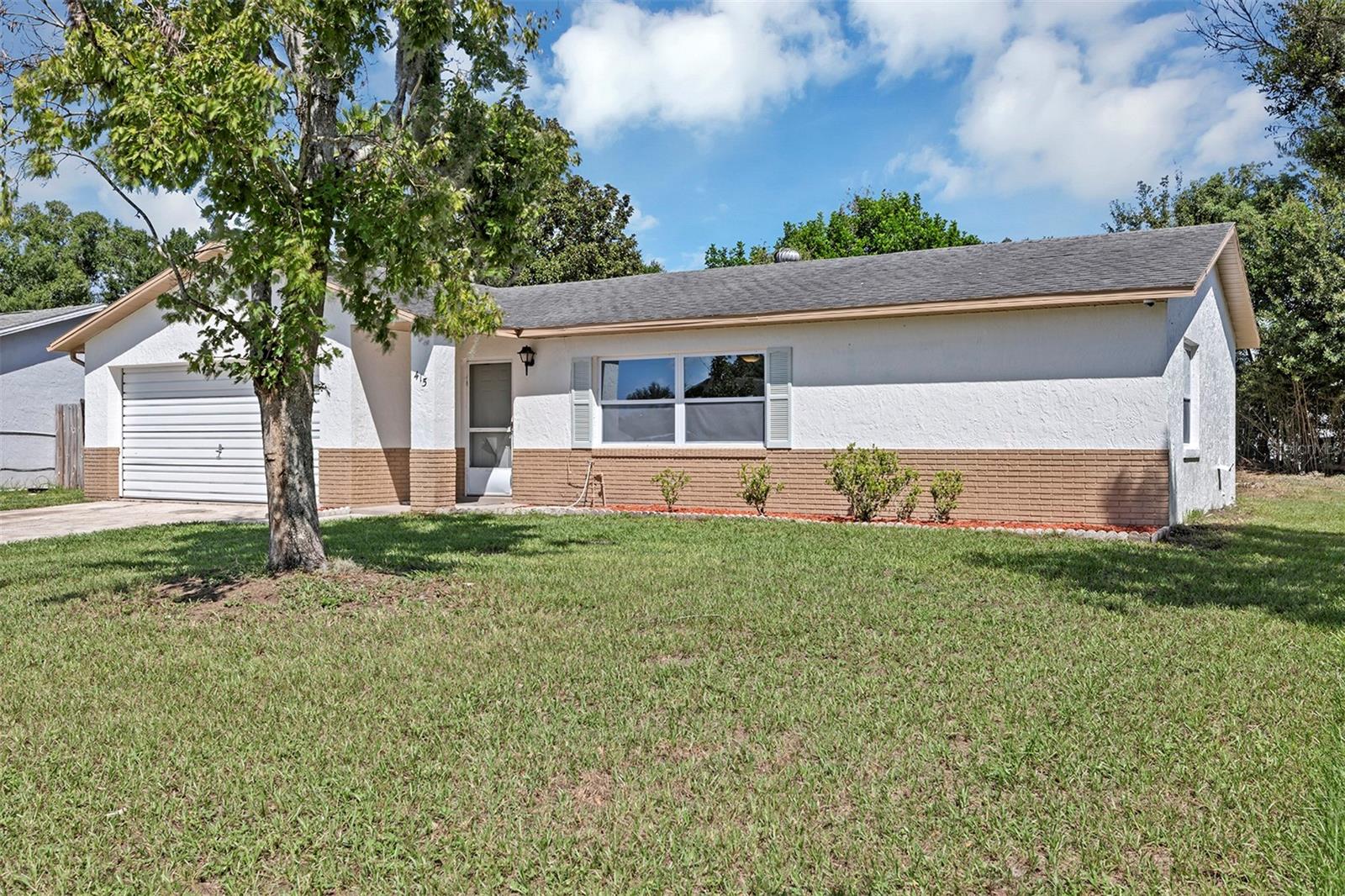 Listing photo 1 for 415 Cart Ct