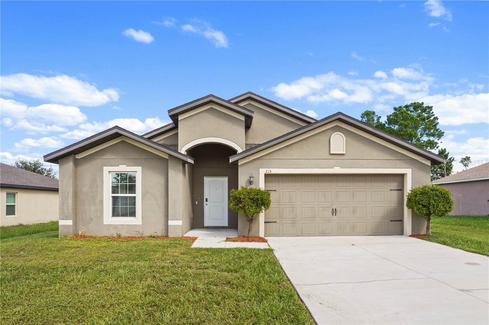 Listing photo 2 for 215 Goldenrod Ln