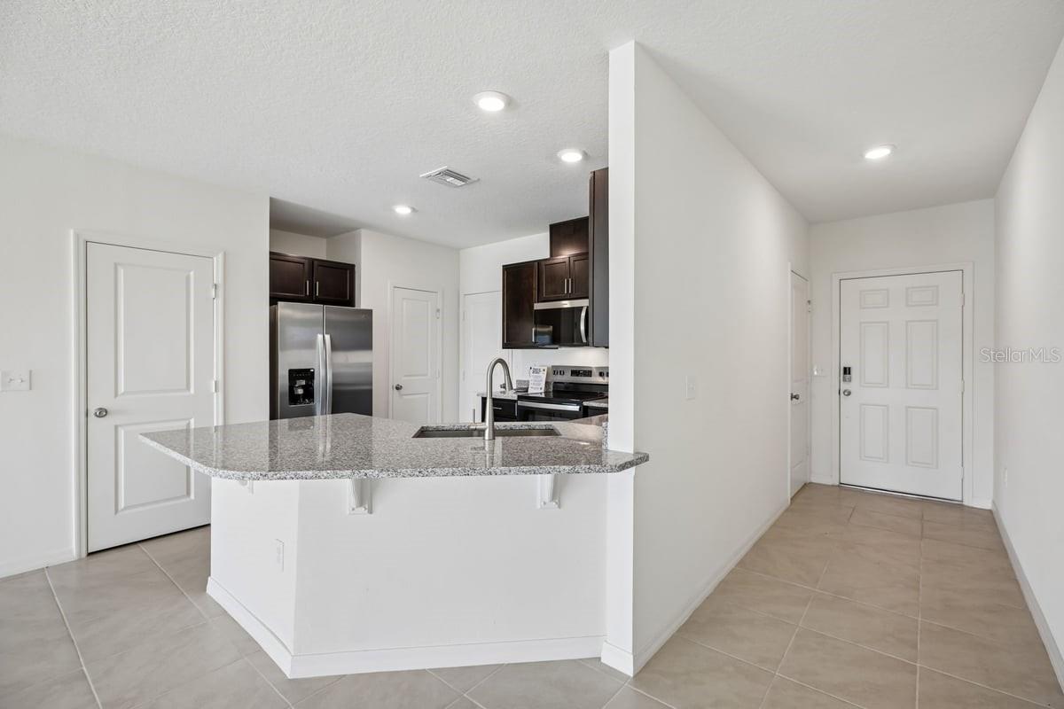 Listing photo 2 for 394 Sequoia Dr
