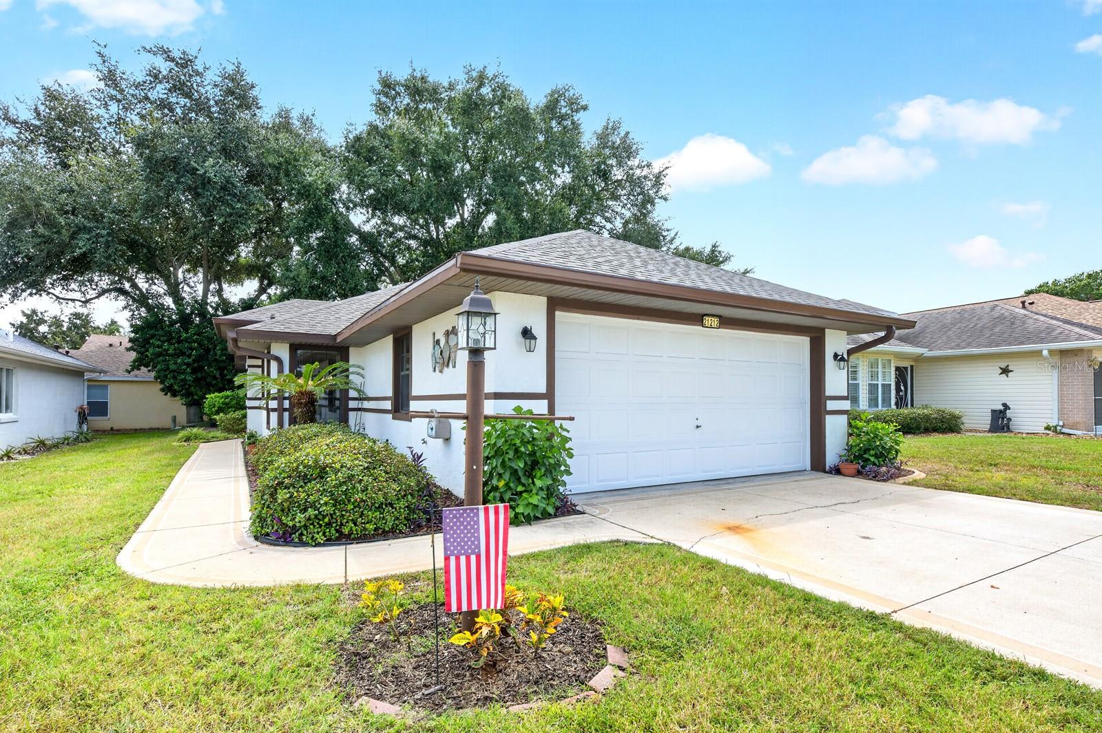 Listing photo 1 for 21212 Royal St Georges Ln