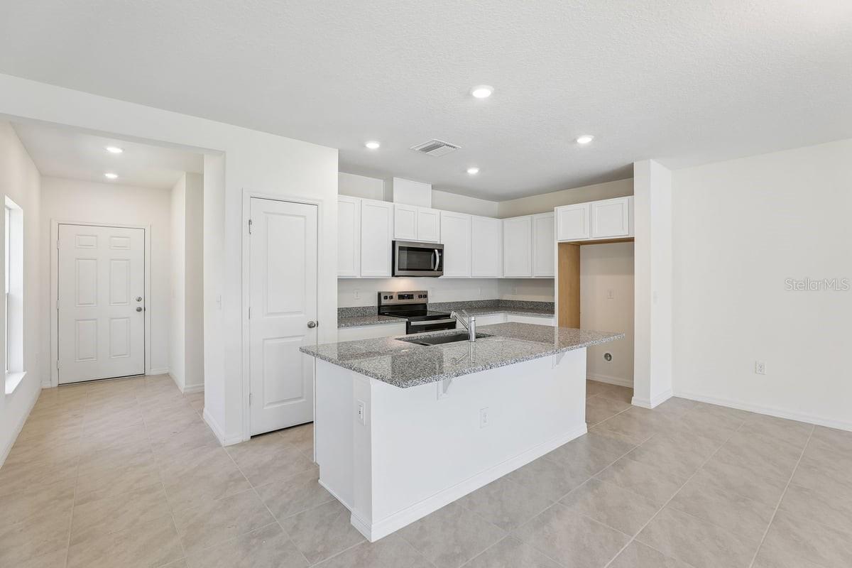 Listing photo 2 for 520 Pine Ridge Ct