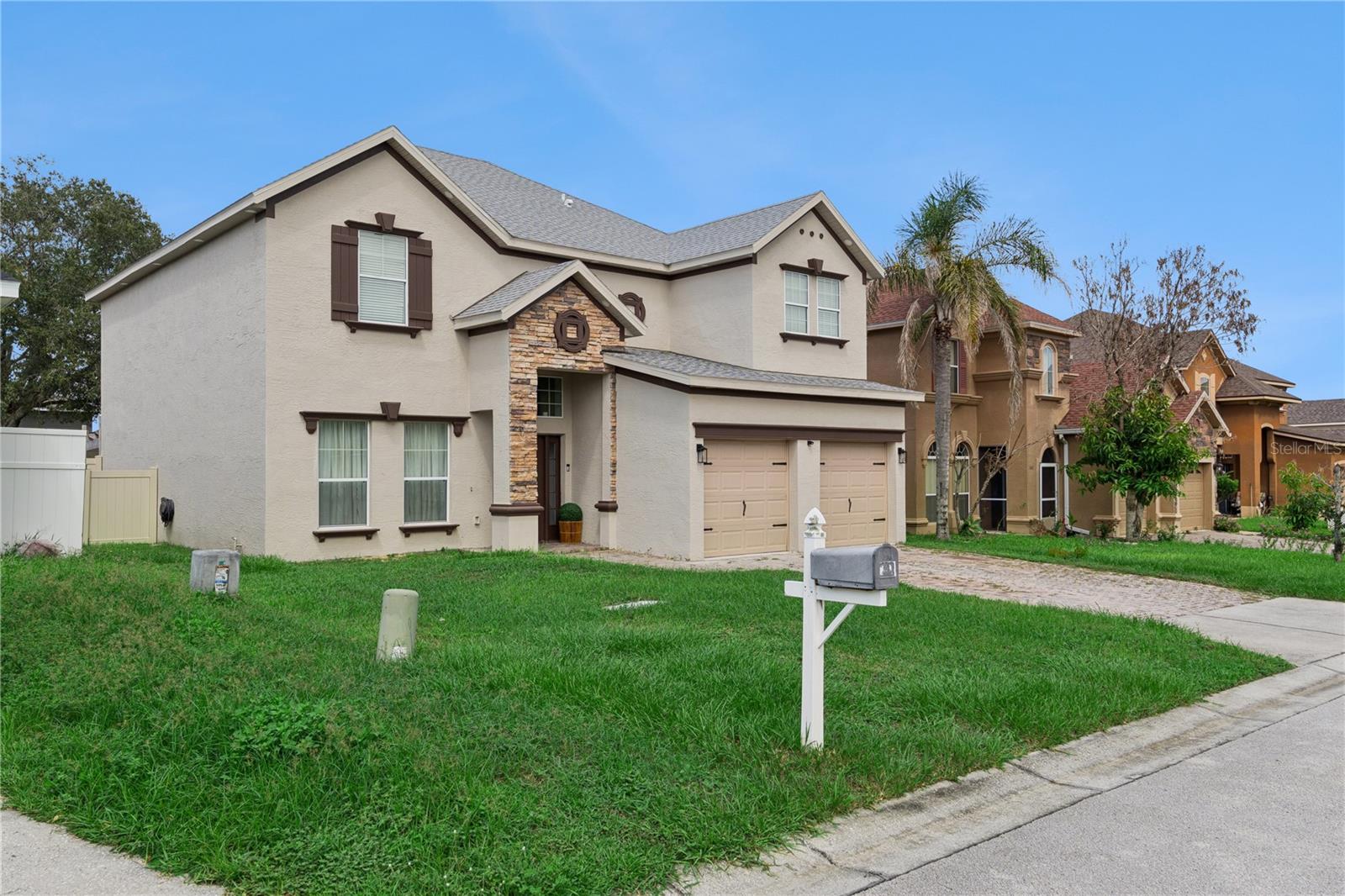 Listing photo 2 for 233 Towerview Dr E