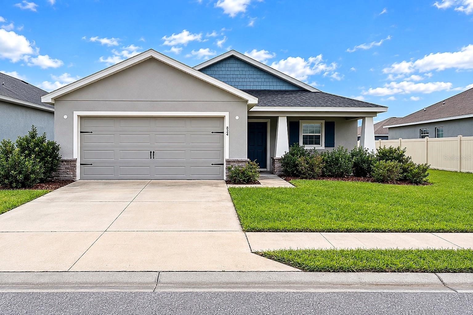 Listing photo 1 for 824 Vienna Dr