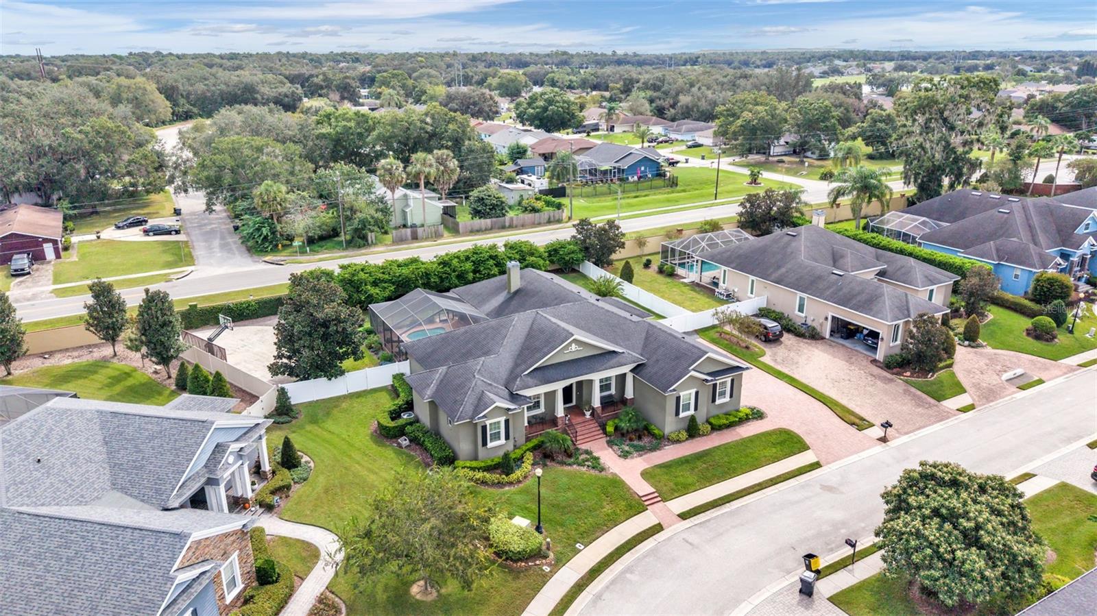 Listing photo 2 for 6626 Crescent Woods Cir