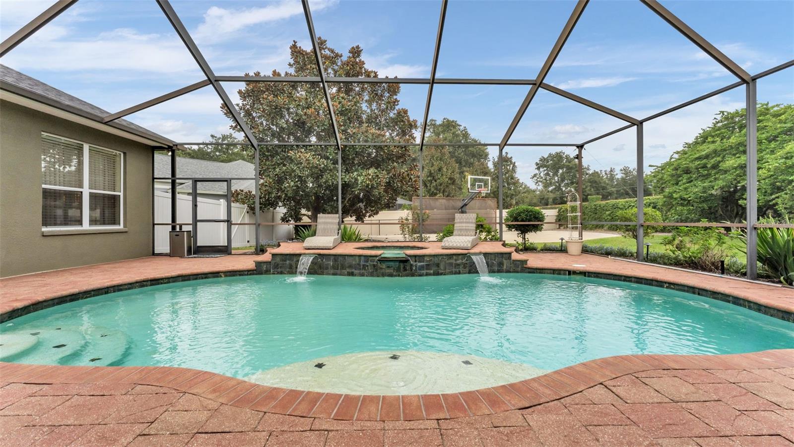 Listing photo 3 for 6626 Crescent Woods Cir