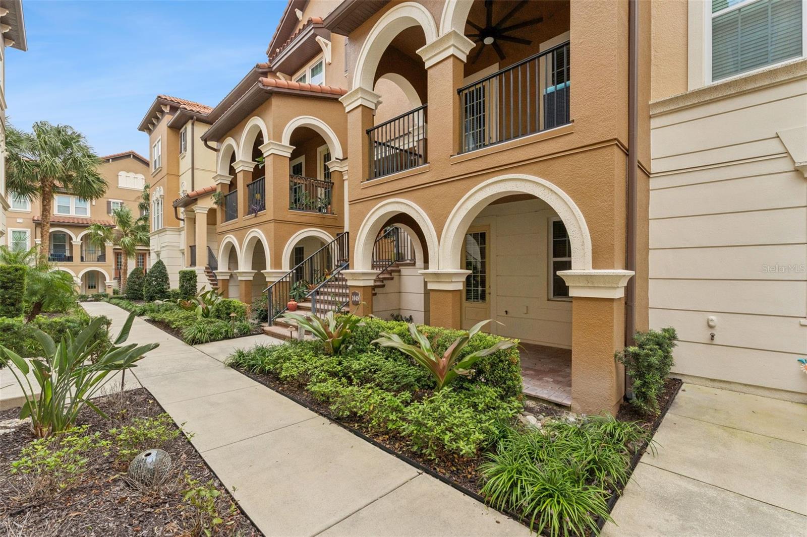 Listing photo 3 for 1048 Parma Cir