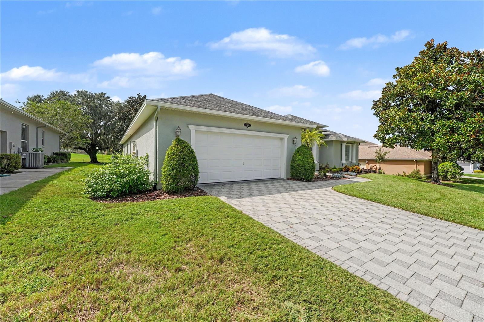 Listing photo 3 for 745 Osprey Landing Dr