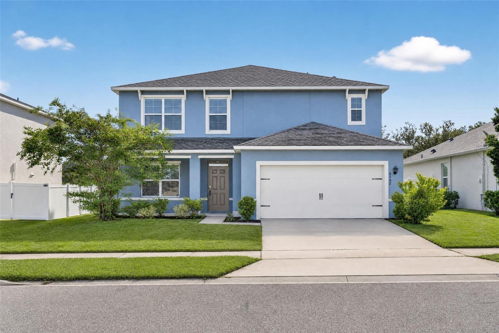 Listing photo 1 for 3042 Bethpage Loop