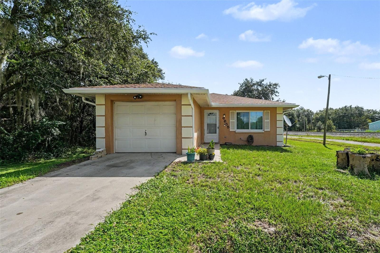 Listing photo 1 for 6655 Merle St