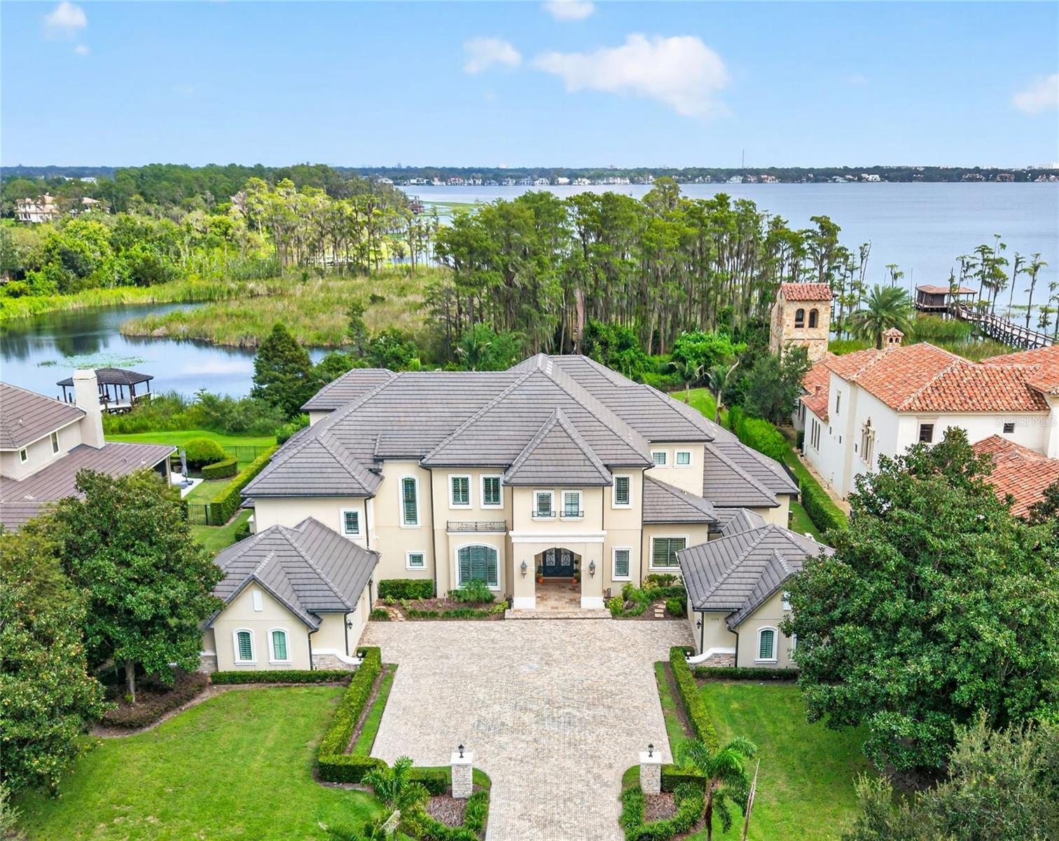 Listing photo 1 for 6113 Grosvenor Shore Dr