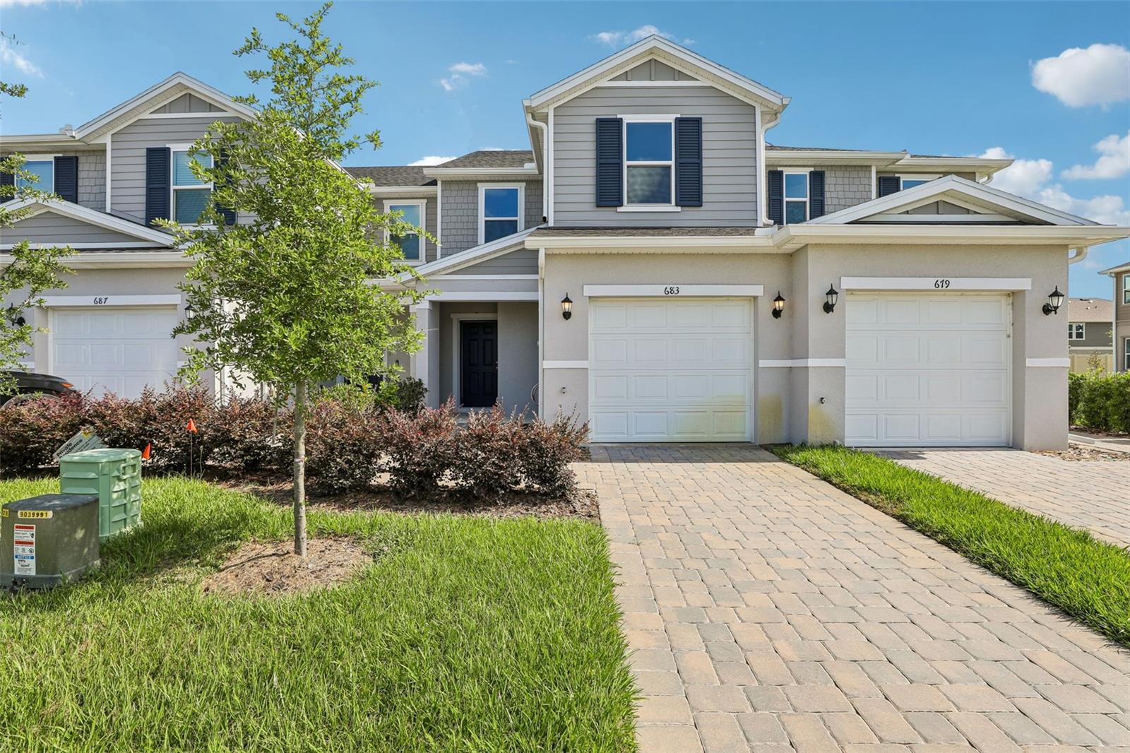 Listing photo 1 for 683 Meadows Edge Pl