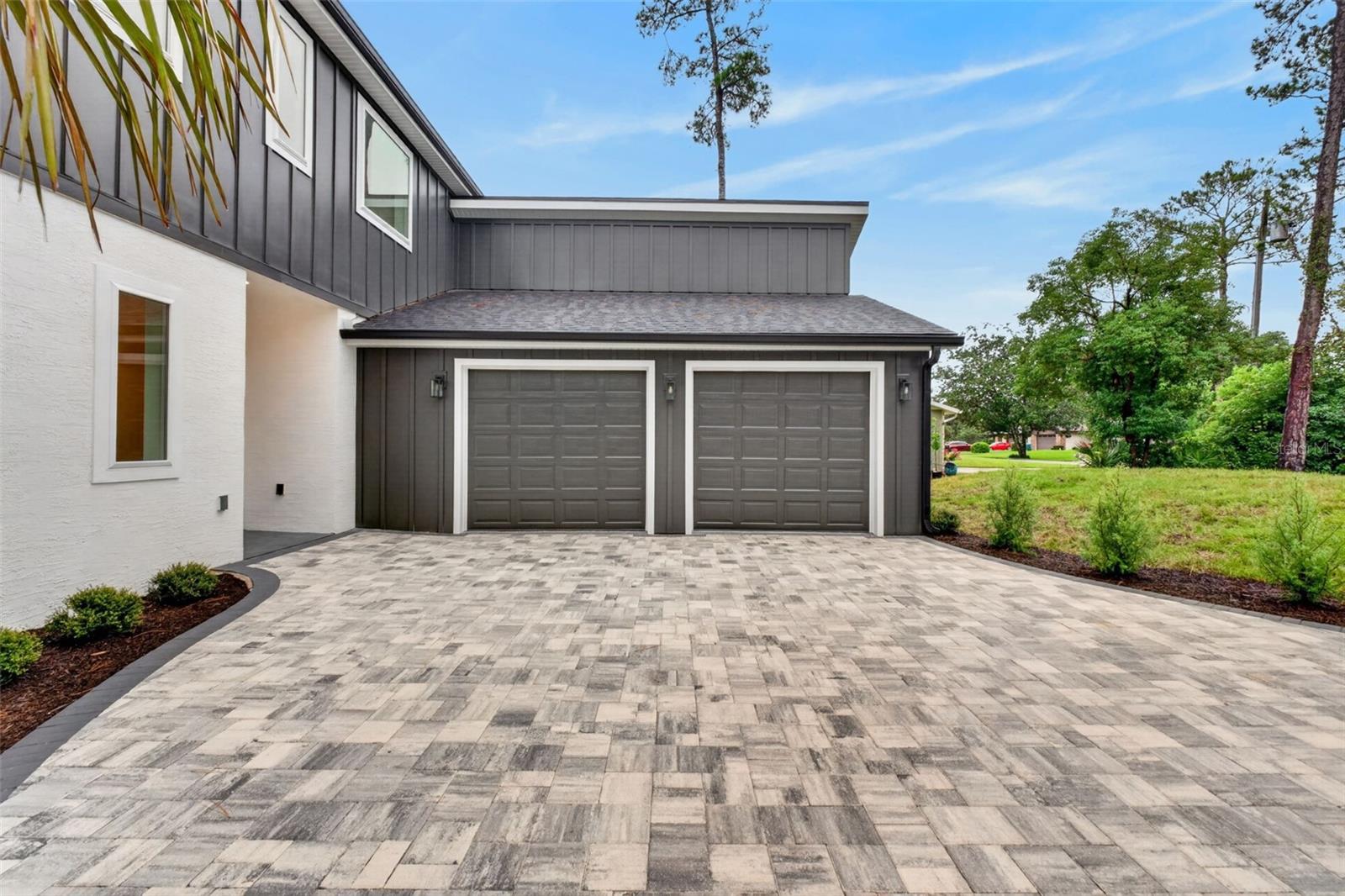 Listing photo 2 for 628 Silver Creek Dr