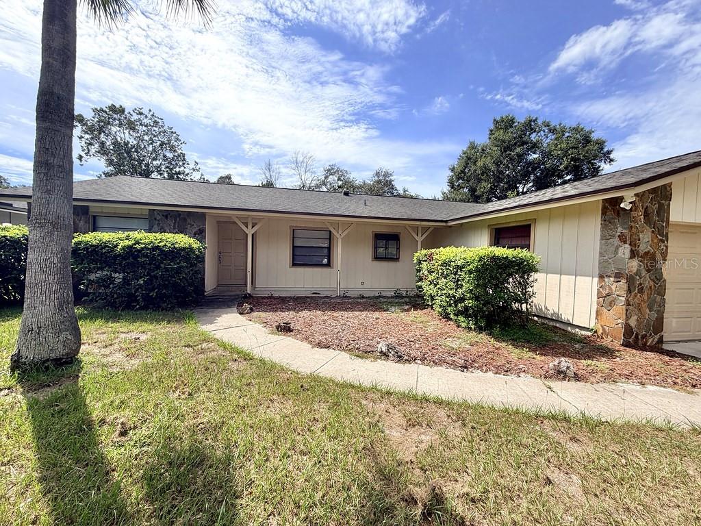 Listing photo 1 for 2504 Canterclub Trl