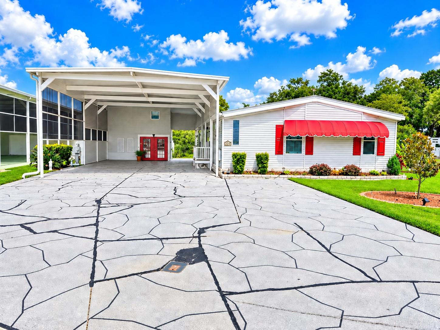 Listing photo 1 for 5214 Island View Cir N