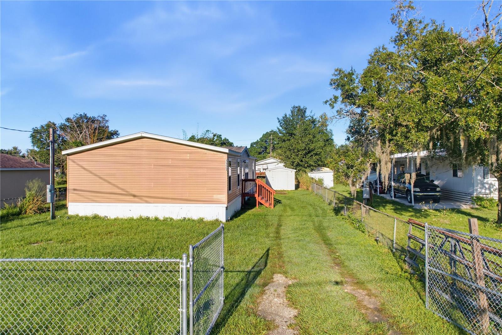 Listing photo 3 for 1123 S Terry Ave