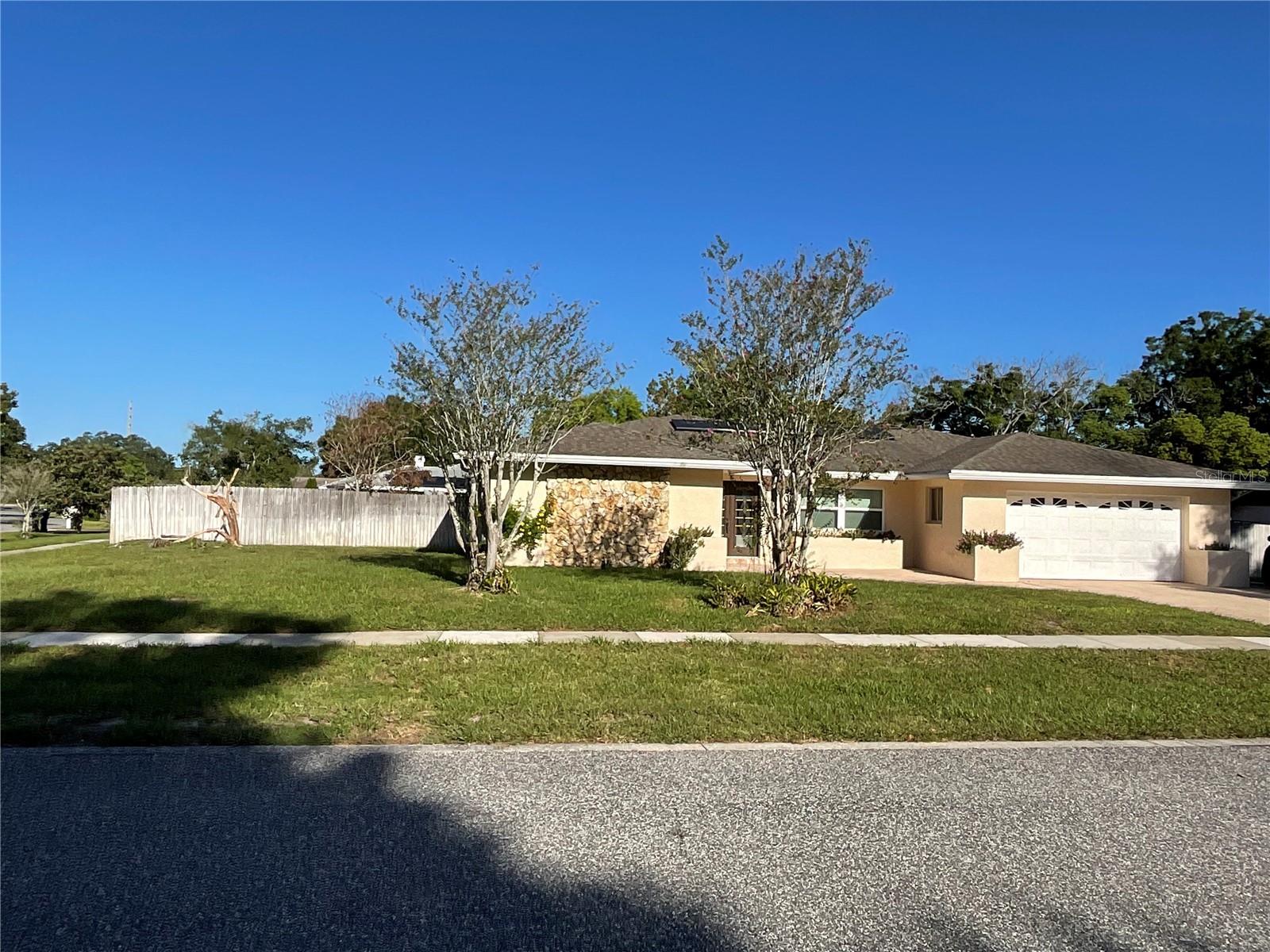 Listing photo 2 for 6004 Hardrock Cir