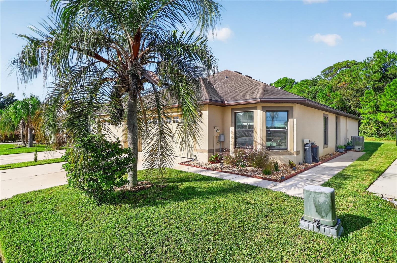 Listing photo 3 for 5516 Maggiore Blvd