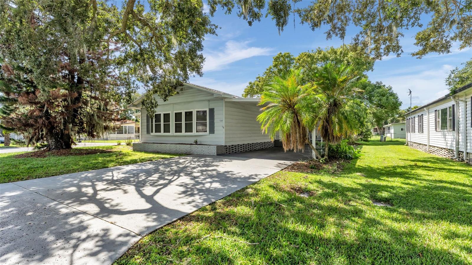 Listing photo 2 for 1610 Reynolds Rd #128