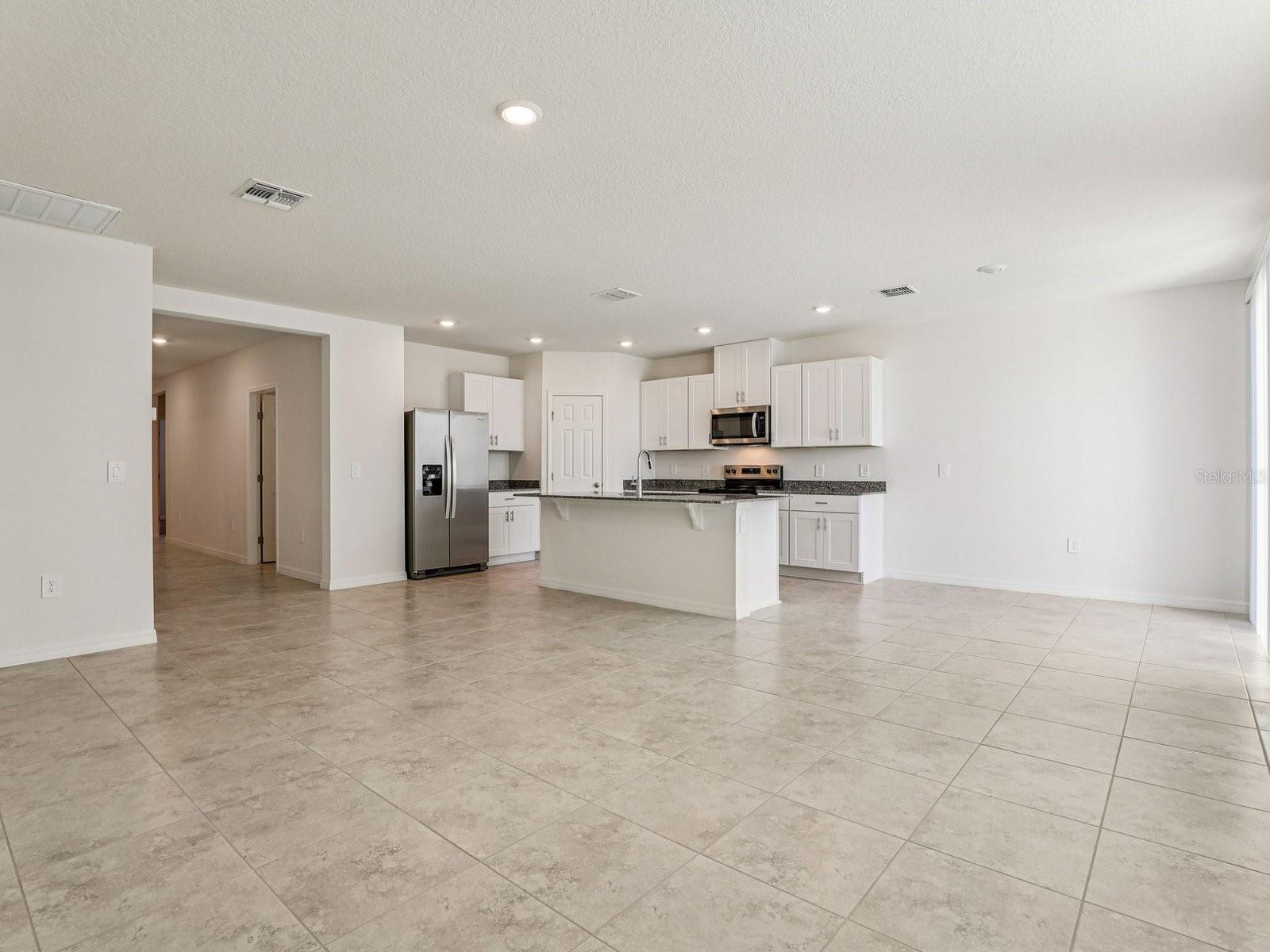 Listing photo 3 for 1377 Oak Valley Dr
