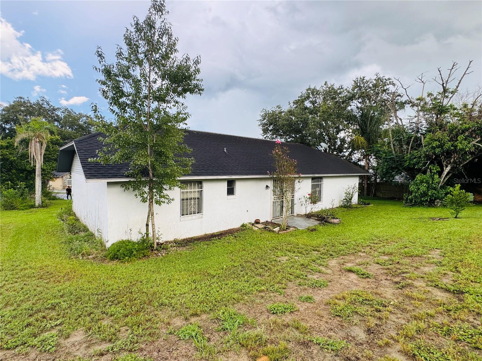 Listing photo 2 for 819 Chamberlain Loop