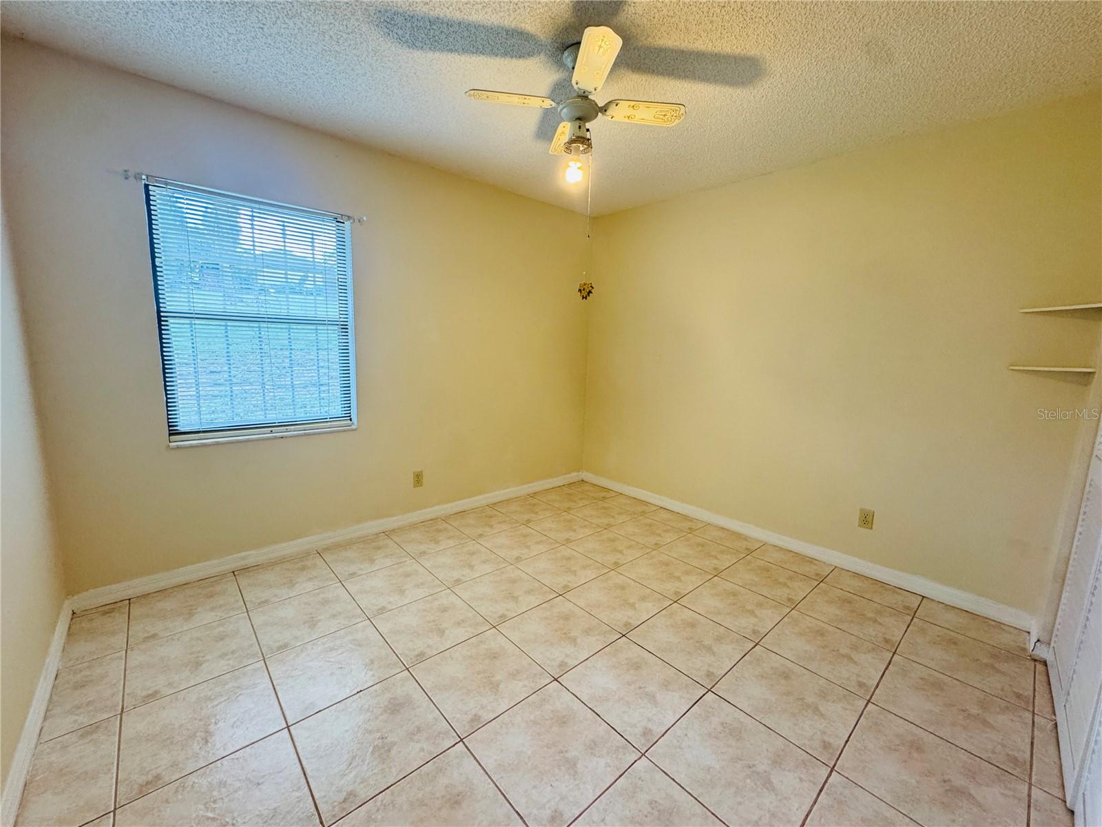 Listing photo 3 for 819 Chamberlain Loop