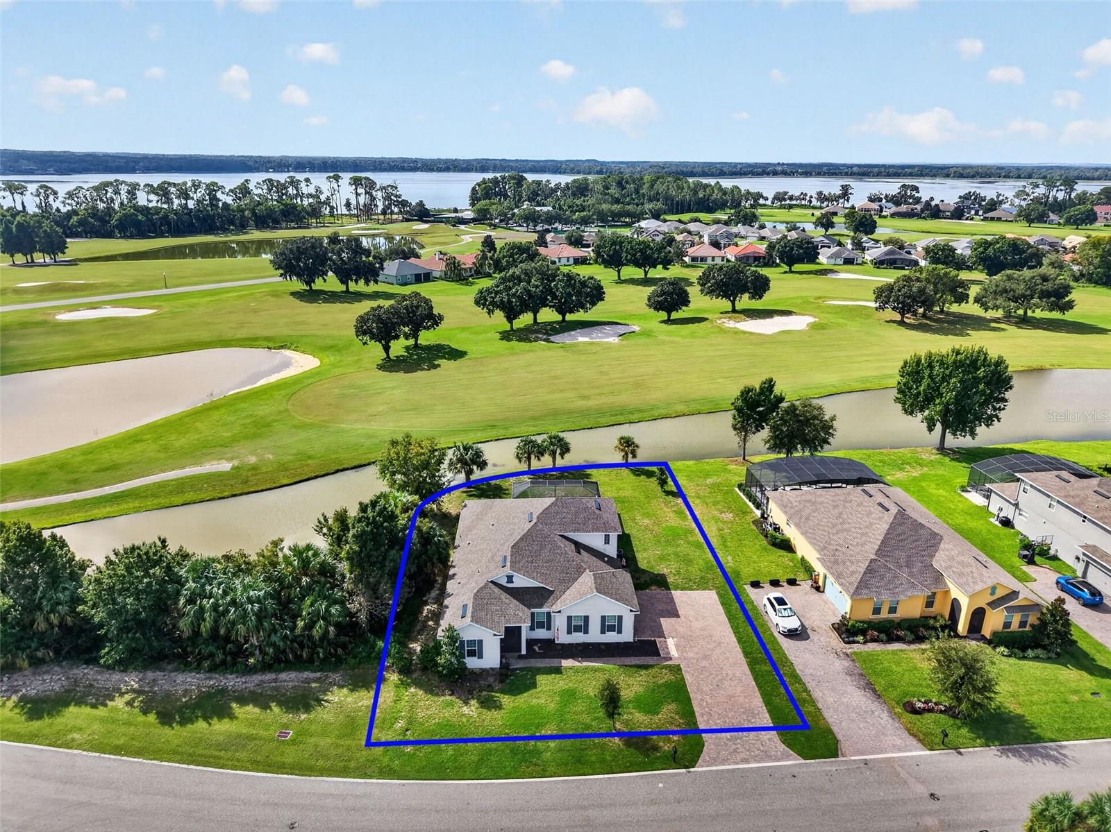 Listing photo 3 for 30308 Island Club Dr