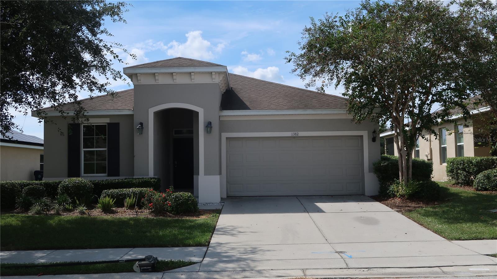 Listing photo 1 for 1382 Windward Oaks Loop