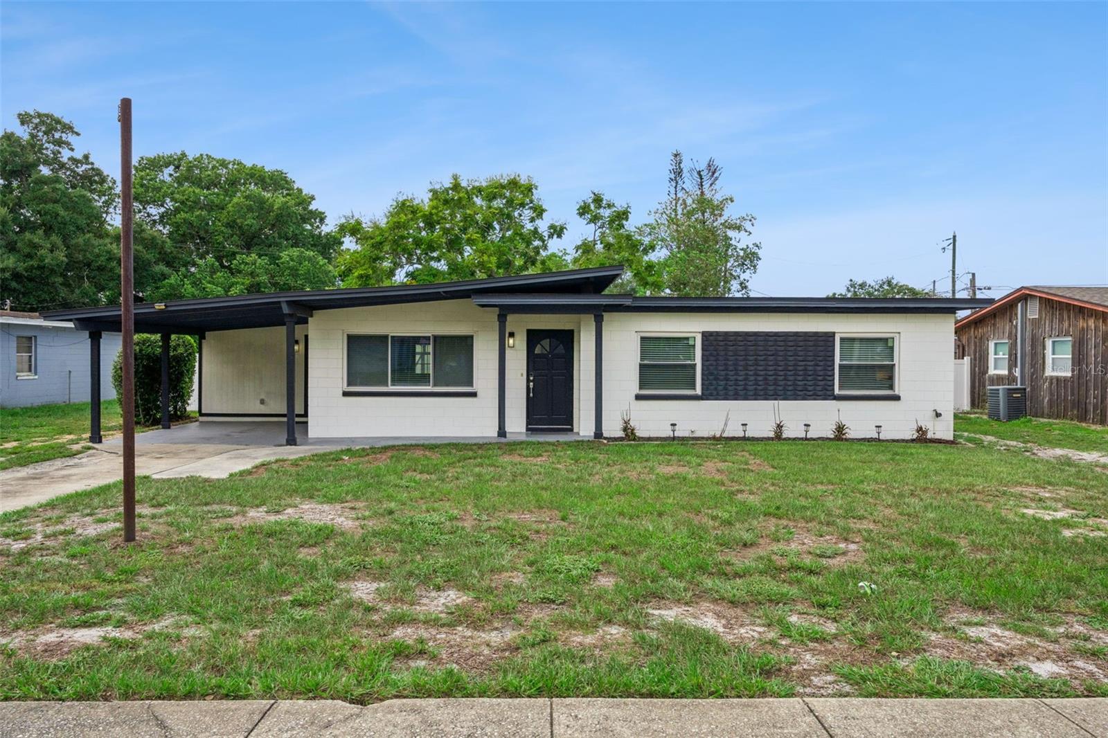 Listing photo 1 for 626 Orange Ave