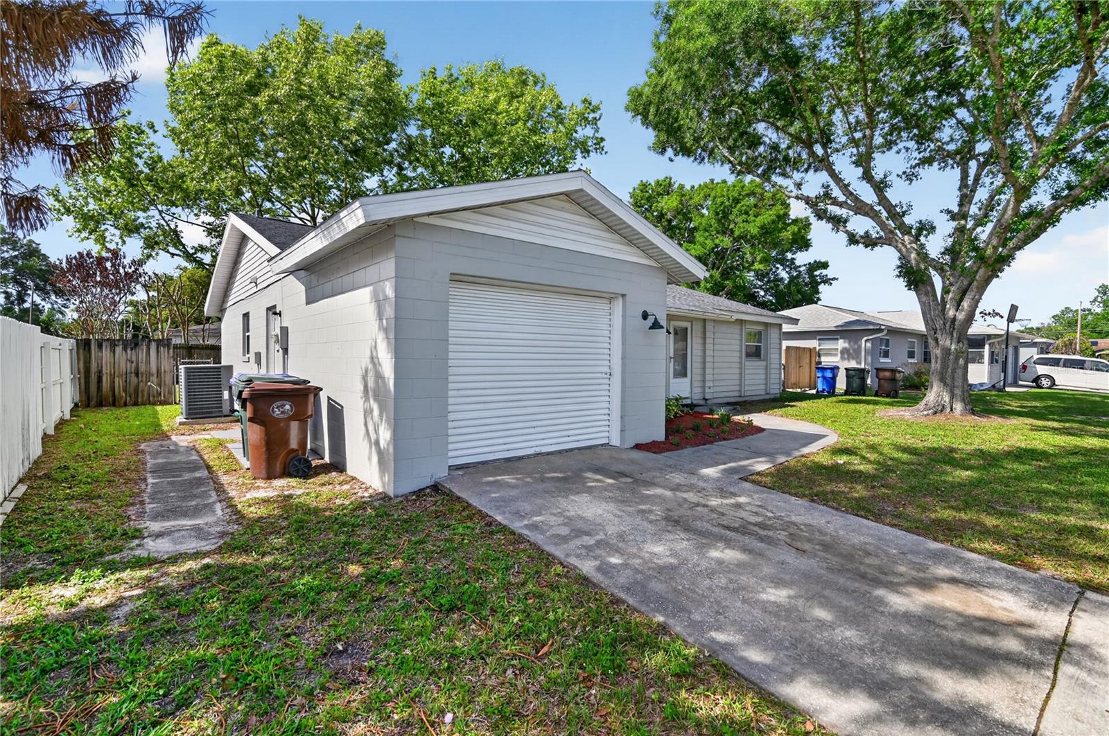 Listing photo 3 for 1330 Meadowbrook St