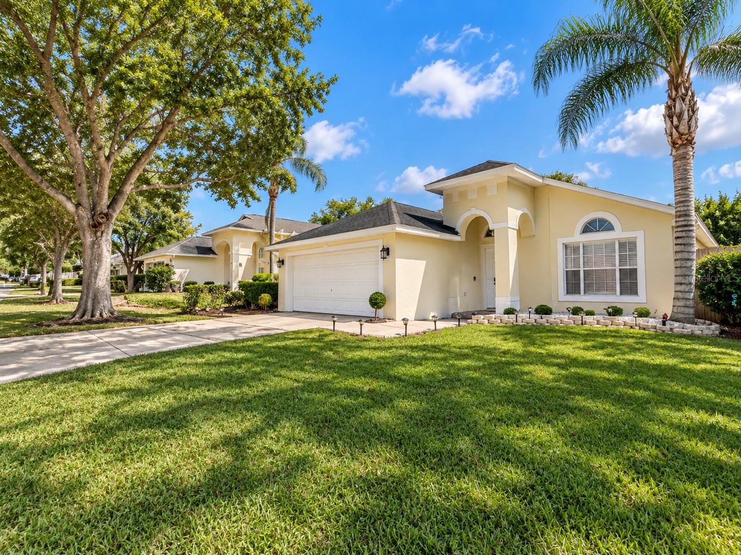 Listing photo 1 for 1046 Durango Loop St
