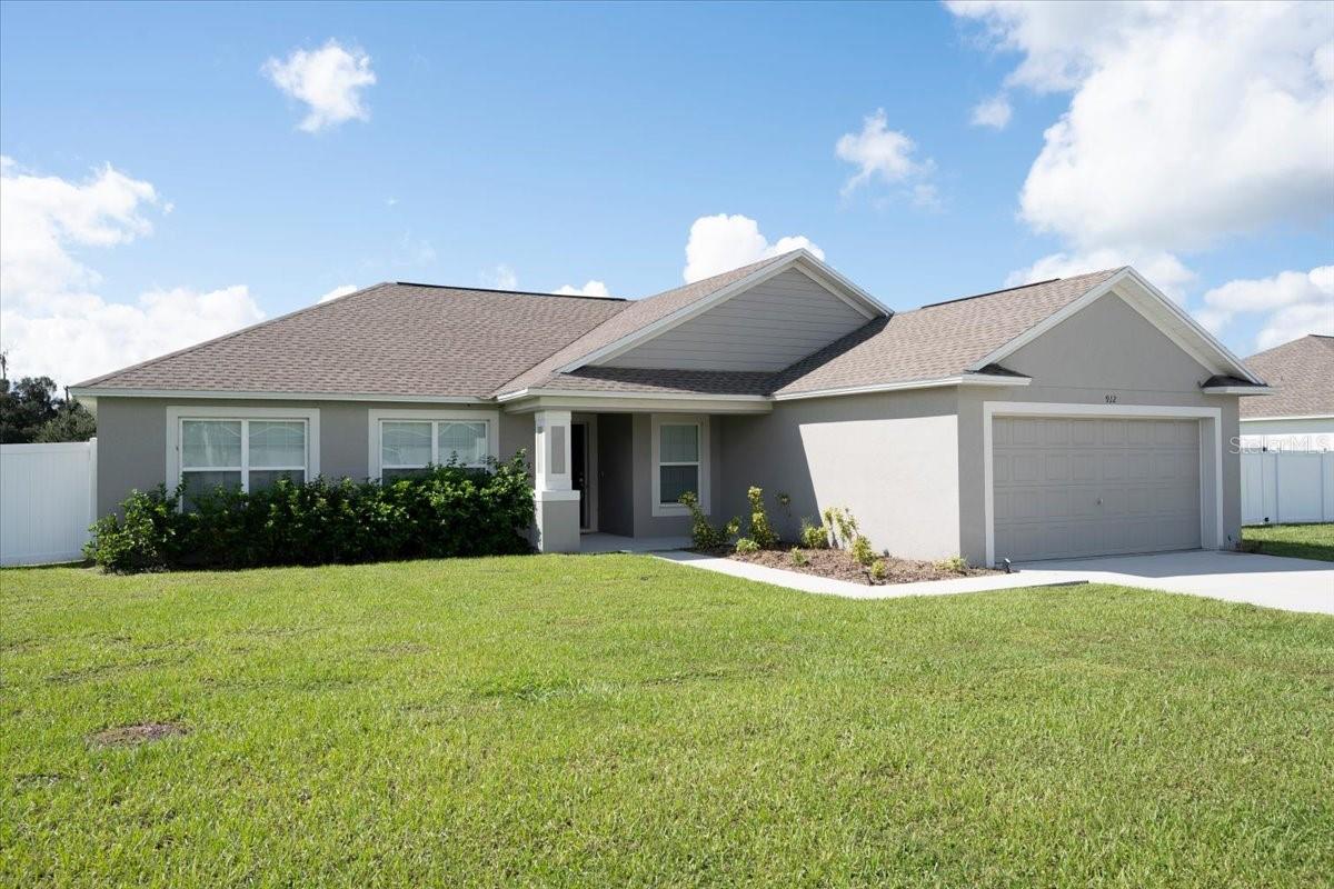 Listing photo 1 for 912 Lochland Loop