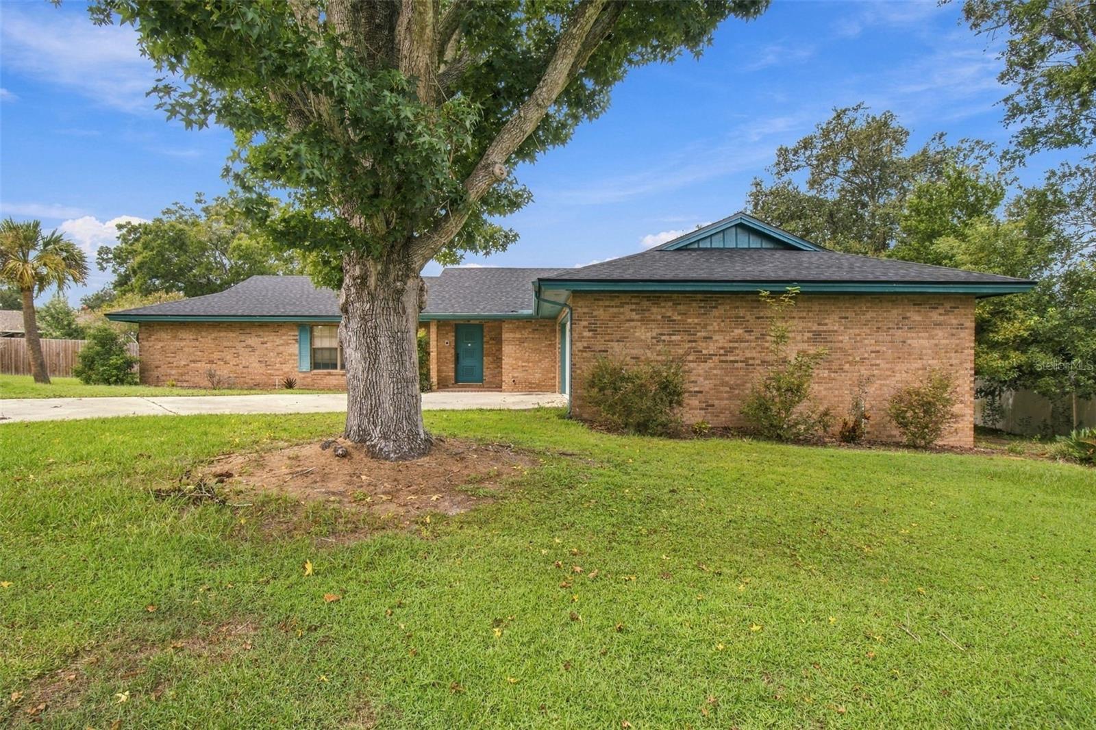 Listing photo 2 for 4967 Stonecrest Dr