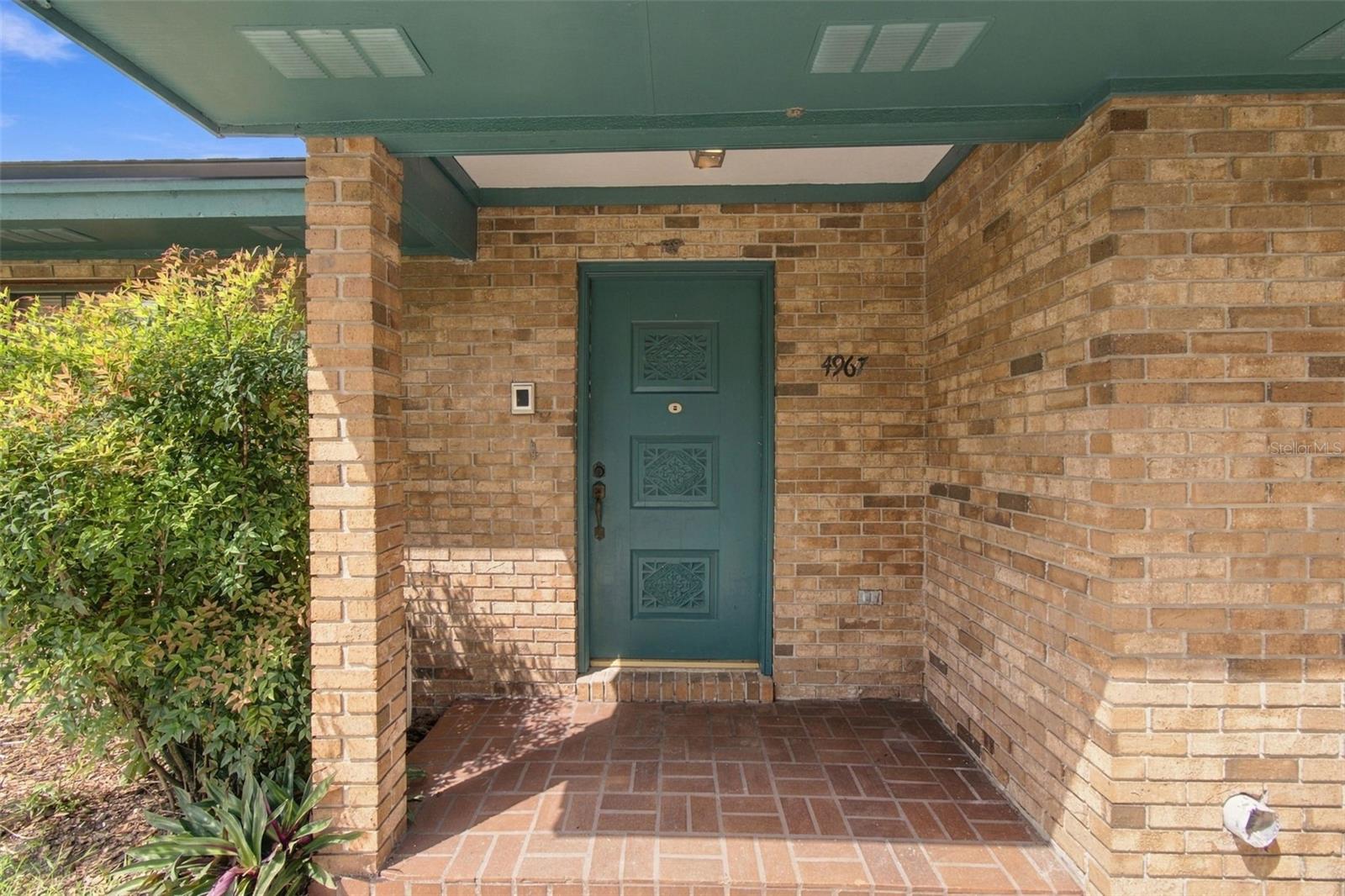 Listing photo 3 for 4967 Stonecrest Dr