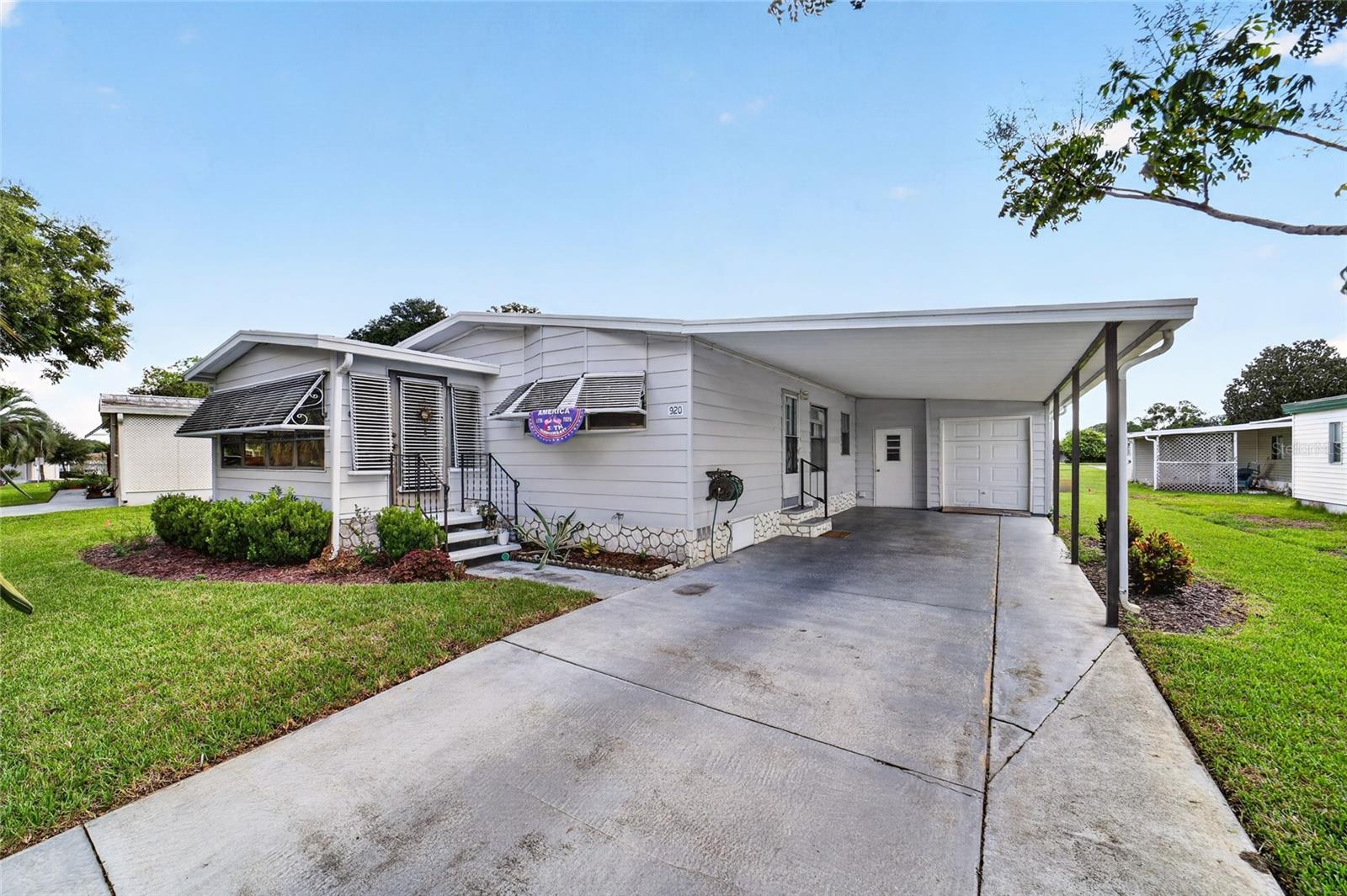 Listing photo 2 for 920 Silver Oak Ave