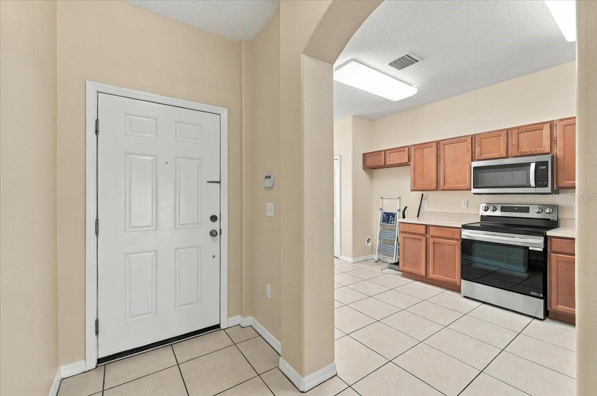 Listing photo 3 for 4189 Winding Vine Dr