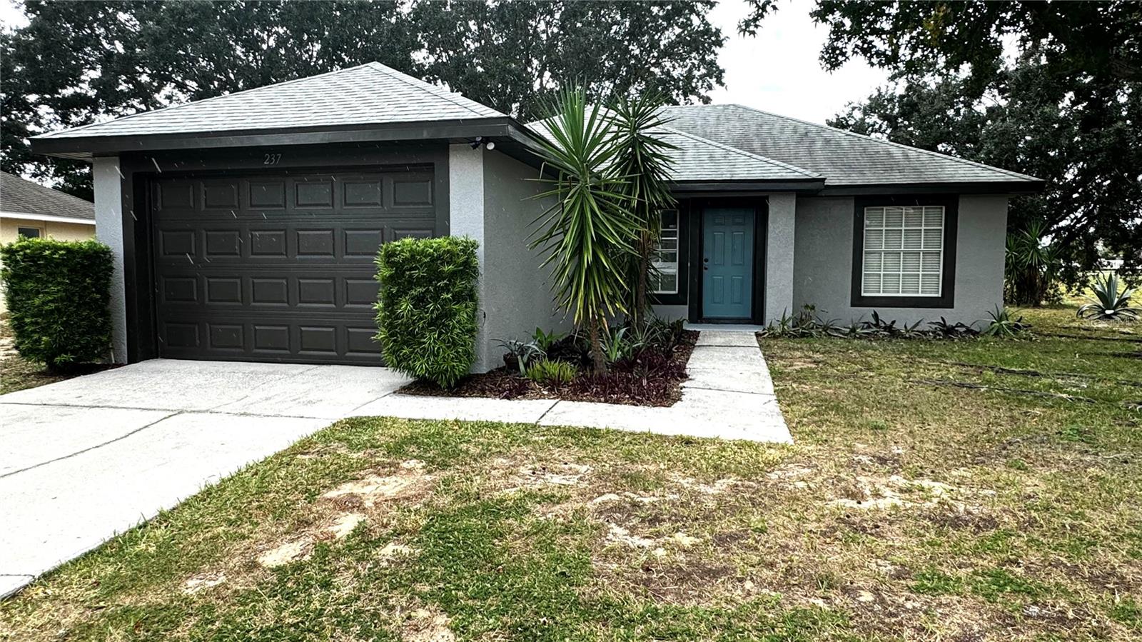 Listing photo 2 for 237 Walpole Loop