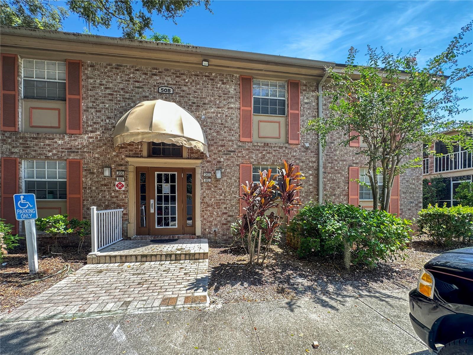 508 BANYON TREE CIRCLE Unit 200