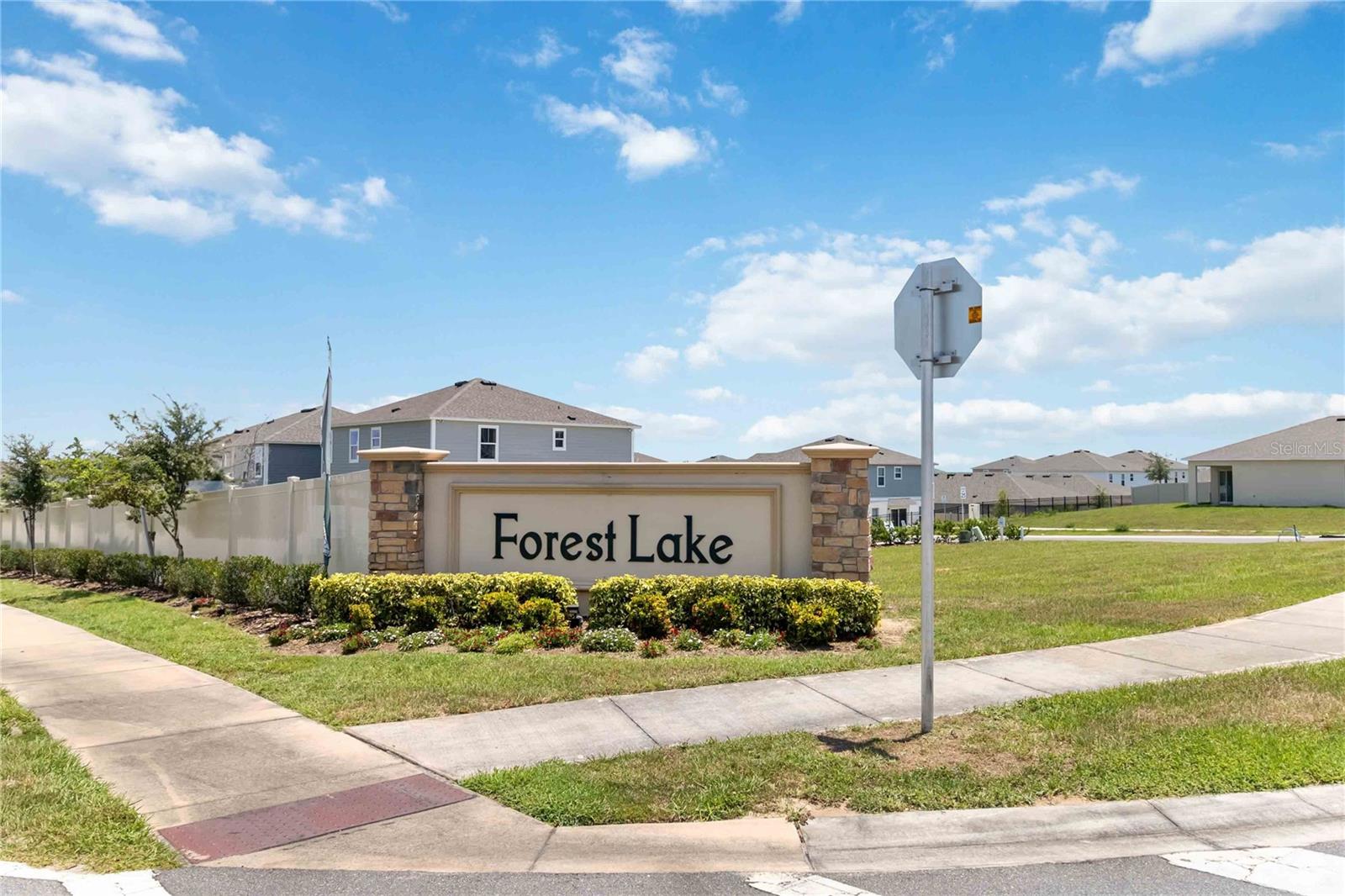 Listing photo 2 for 2441 Oakwood Ln