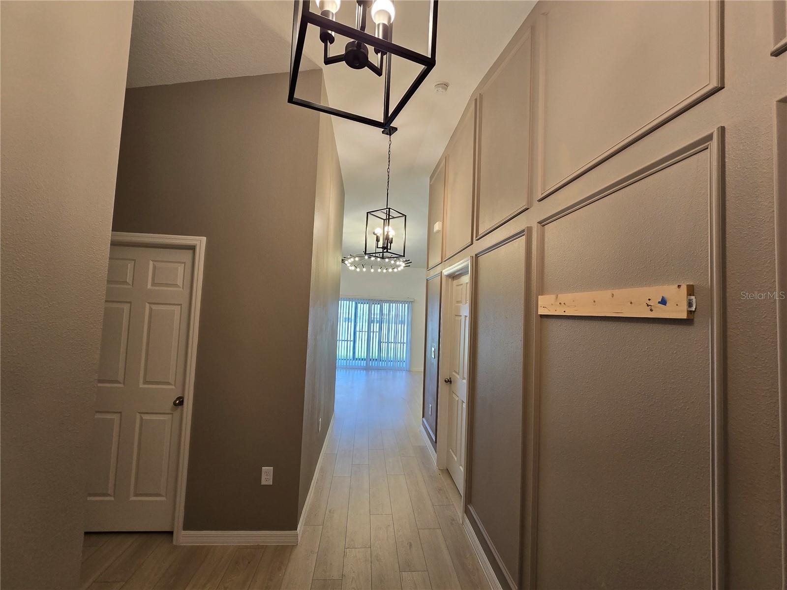 Listing photo 3 for 2441 Oakwood Ln