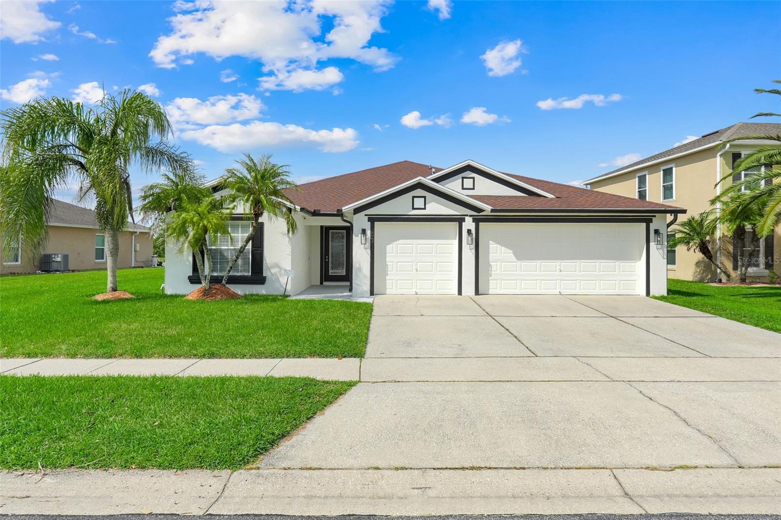 Listing photo 2 for 831 Belhaven Dr