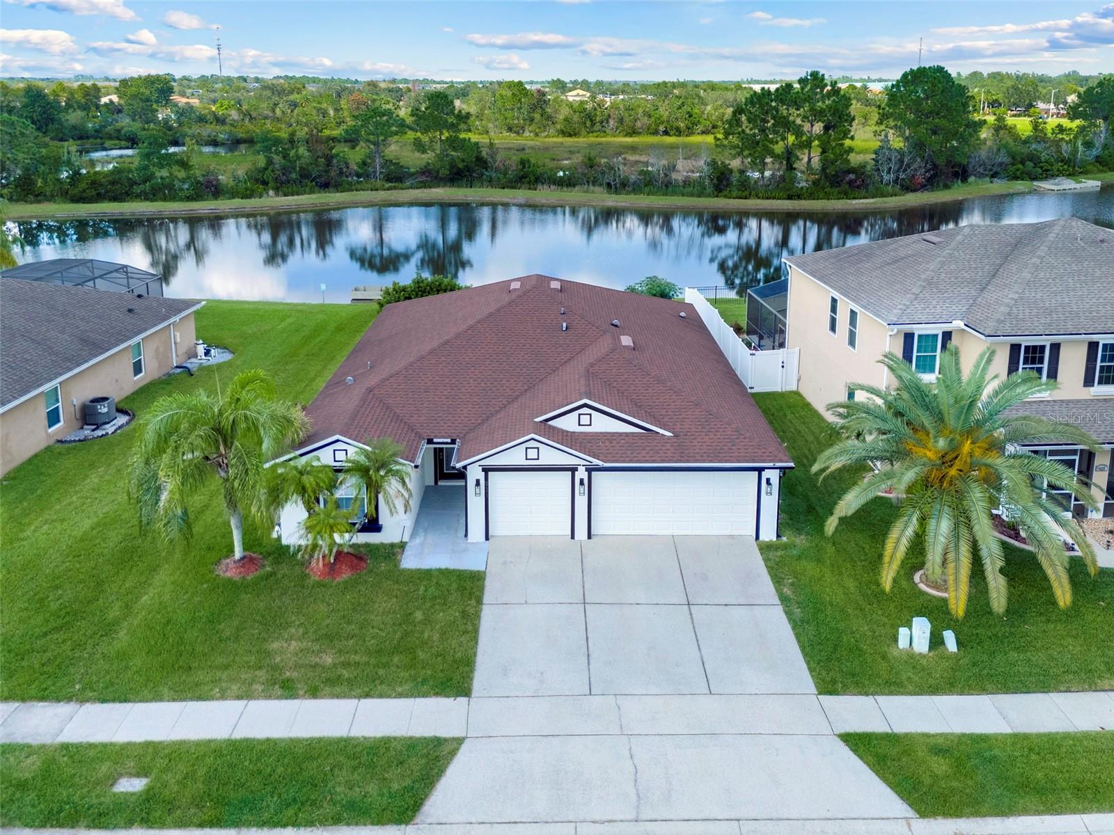 Listing photo 1 for 831 Belhaven Dr