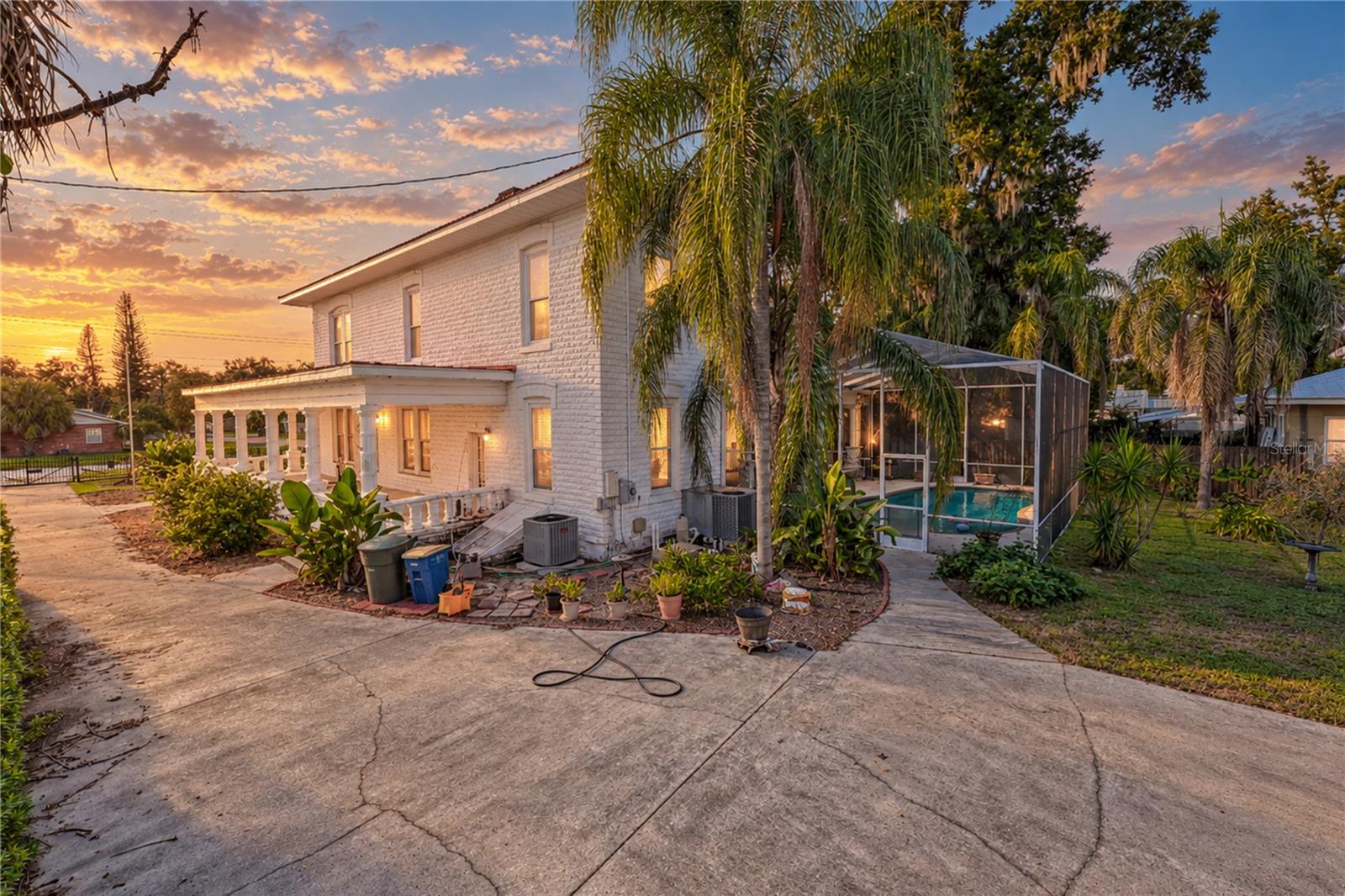 Listing photo 3 for 610 S Broadway Ave