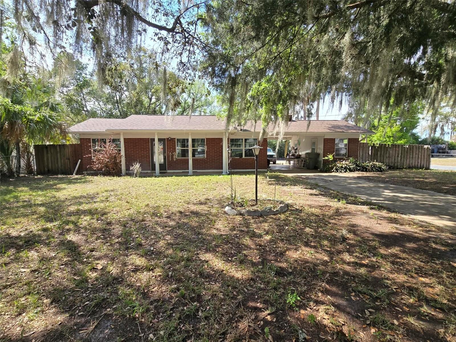 Listing photo 1 for 1601 N Normandy Way