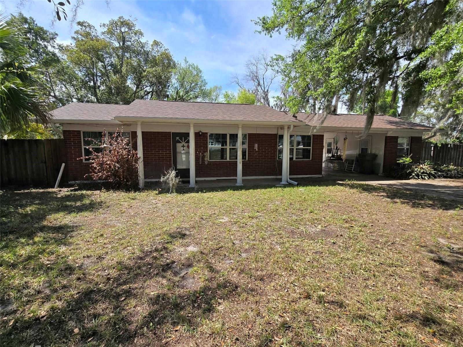 Listing photo 3 for 1601 N Normandy Way