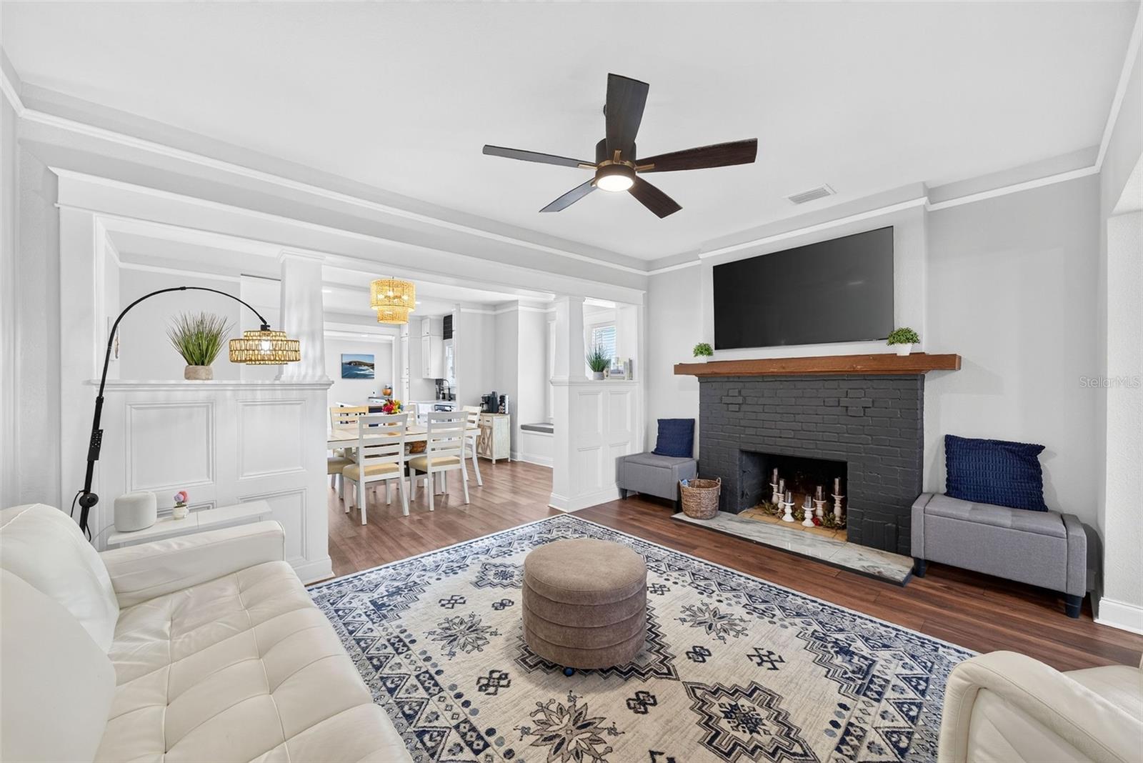 Listing photo 2 for 1625 S Eola Dr