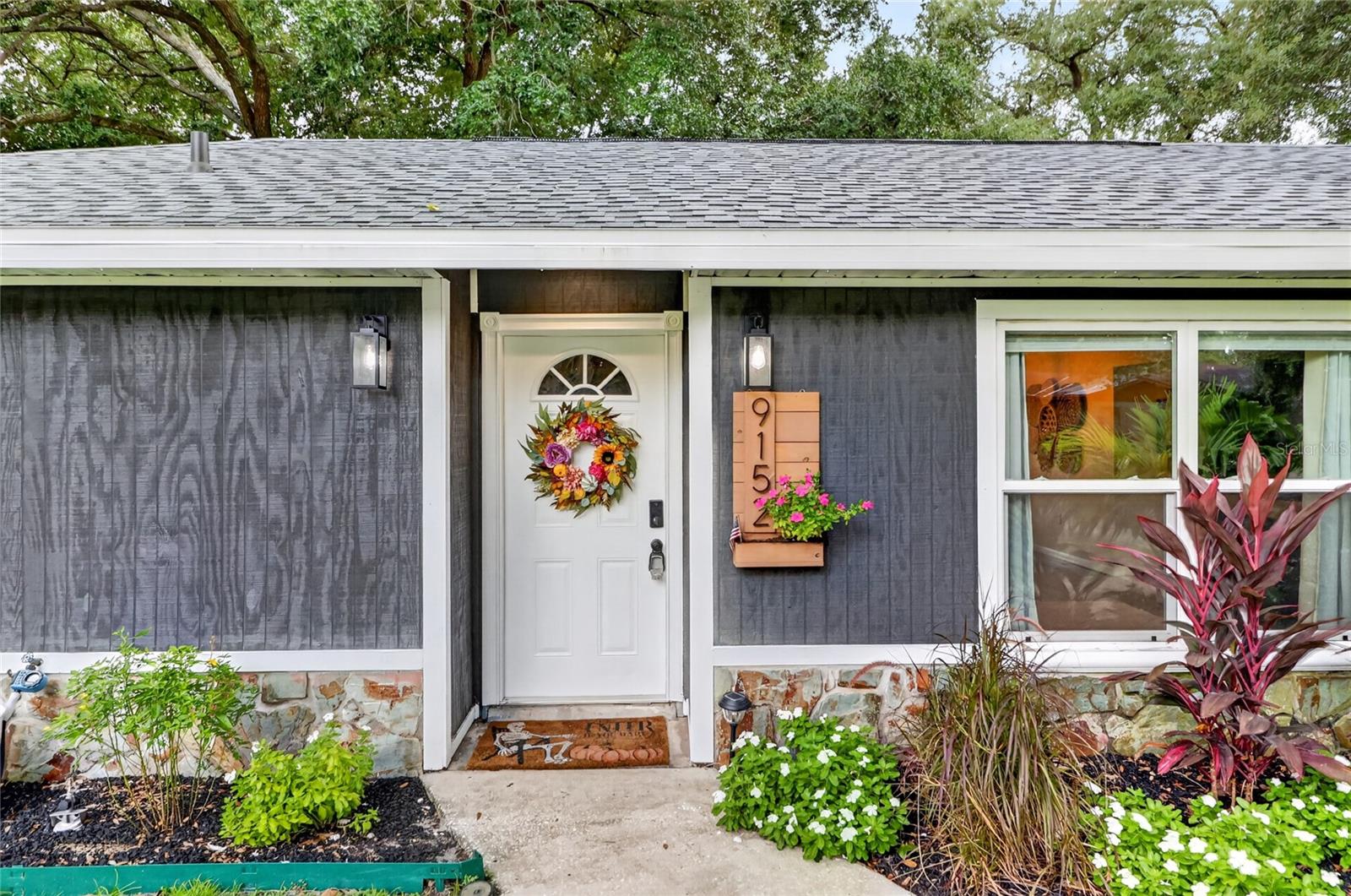 Listing photo 3 for 9152 Damascus Ave