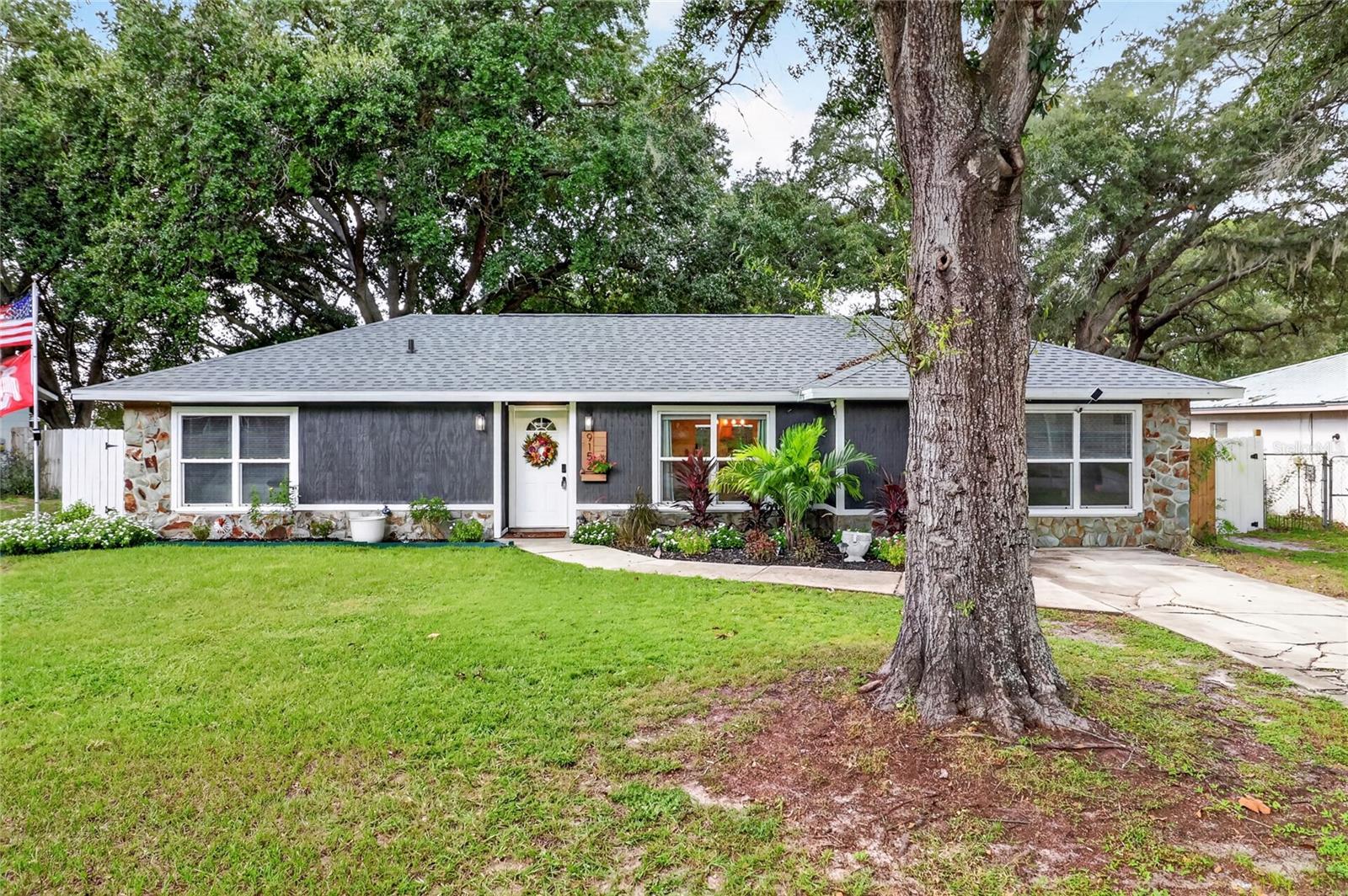 Listing photo 1 for 9152 Damascus Ave