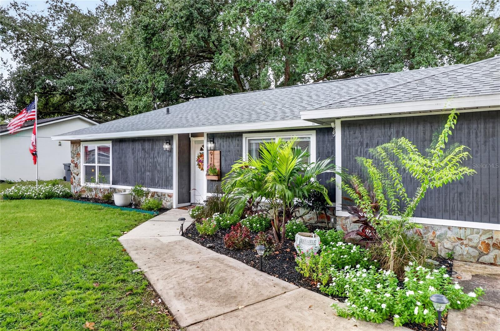 Listing photo 2 for 9152 Damascus Ave