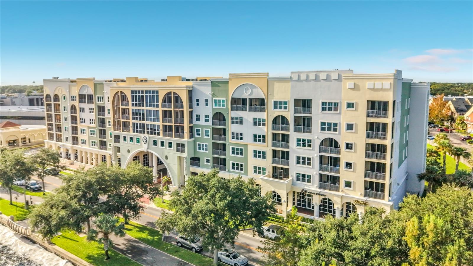 Listing photo 3 for 225 W Seminole Blvd #413